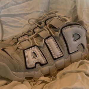 Nike More Uptempo 96  83021-001 Air size 8.5 men 10 women
